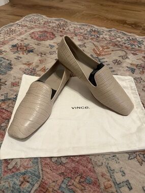 Vince Croc-Embossed Leather Loafers in Light Beige size 8
